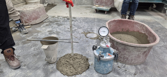 삼표그룹 계열사인 삼표시멘트는 지난달 15일 경기도 화성시에 소재한 기술연구소에서 블루멘트 적용을 위한 기술설명회 및 시연회를 가졌다고 4일 밝혔다. [삼표시멘트 제공]